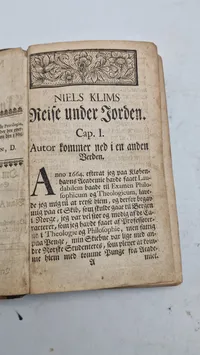 Bog fra 1742 som har tilhørt Frits Helmuth
