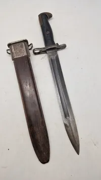 US Garand bajonet med skede. Original