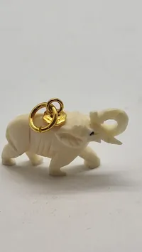 Elefant af ben som vedhæng