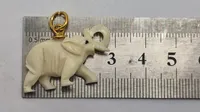 Elefant af ben som vedhæng