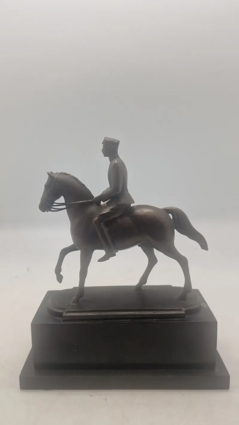 Figur af Kong Christian X til hest. Original