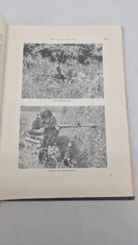 Samling lære bøger fra forsvaret