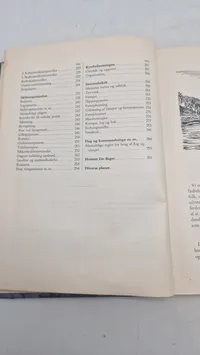 Samling lære bøger fra forsvaret