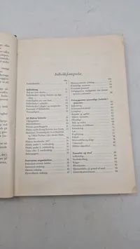 Samling lære bøger fra forsvaret