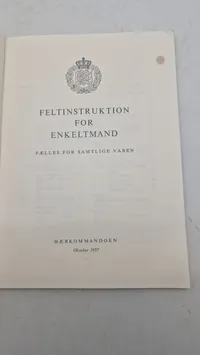 Samling lære bøger fra forsvaret