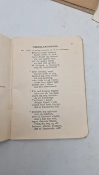 Samling lære bøger fra forsvaret