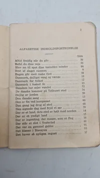Samling lære bøger fra forsvaret