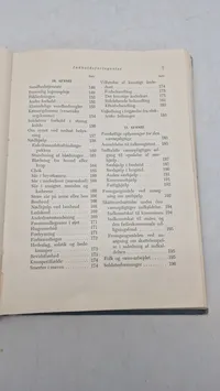 Samling lære bøger fra forsvaret