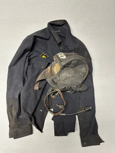 Originalt Russisk kampvogns uniform og hjelm fra fronten i Ukraine