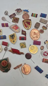 Samling mærker og pins