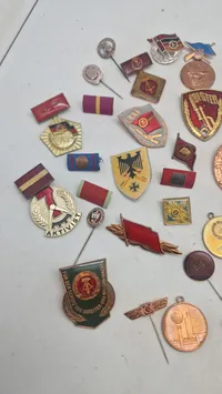 Samling mærker og pins