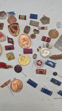 Samling mærker og pins