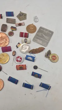 Samling mærker og pins