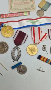 Samling mærker og medaljer