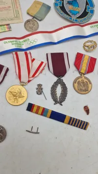 Samling mærker og medaljer