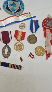 Samling mærker og medaljer