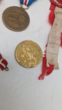 Samling mærker og medaljer