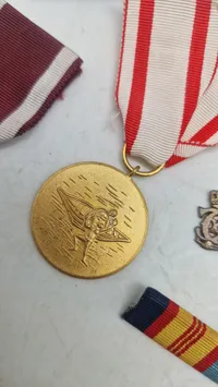 Samling mærker og medaljer