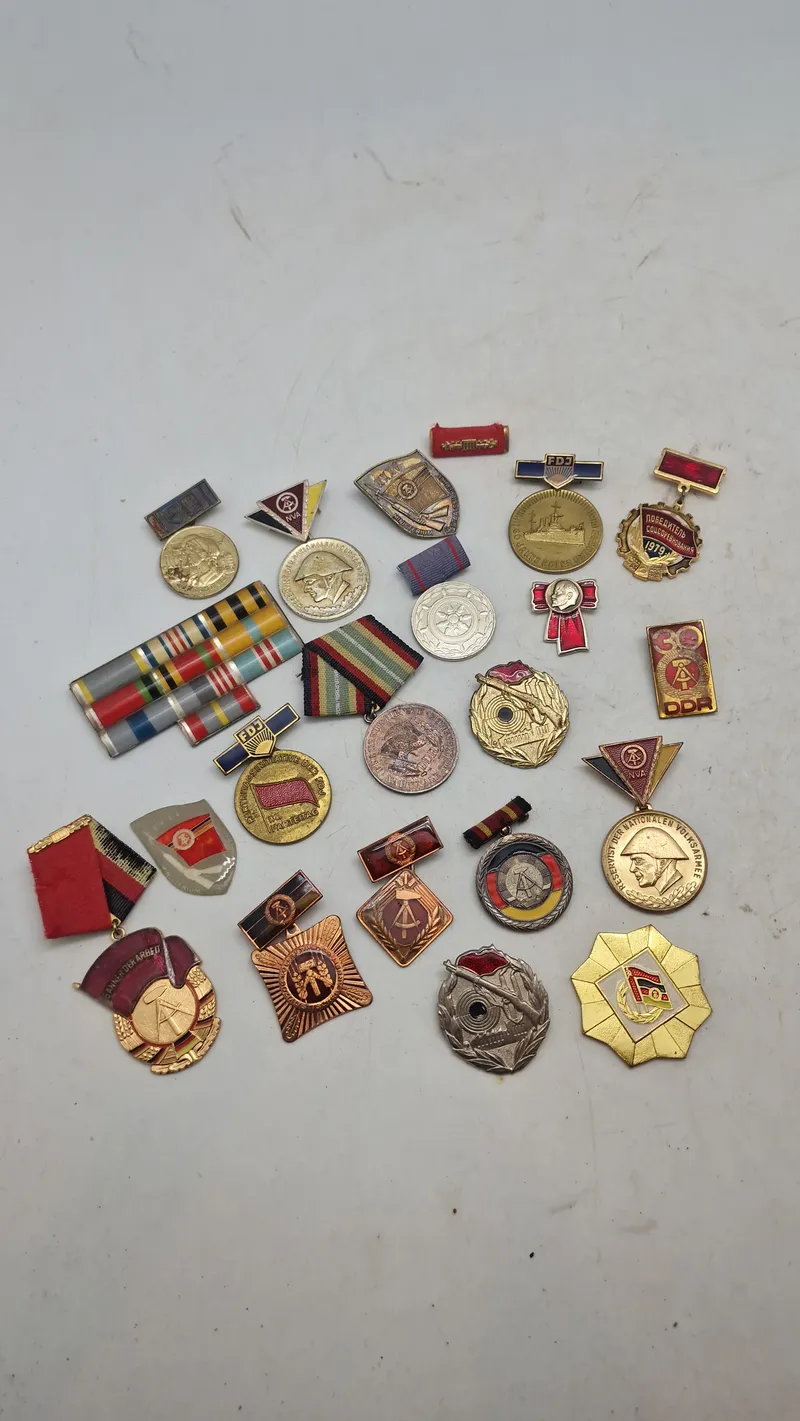 Samling tyske pins mm.