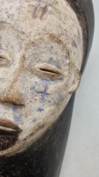 afrikansk maske, specifikt en Punu-maske fra Gabon