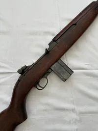 US M1 karabin kaliber 30. serie nummer 5252768  WW2 nedkastet til modstandsbevægelsen, 
ændring til Repeter koster 450 
15 skuds magasin
