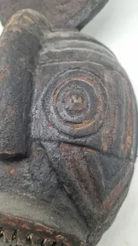 afrikansk Winiama-maske fra Burkina Faso, typisk udskåret i træ, der repræsenterer naturånder