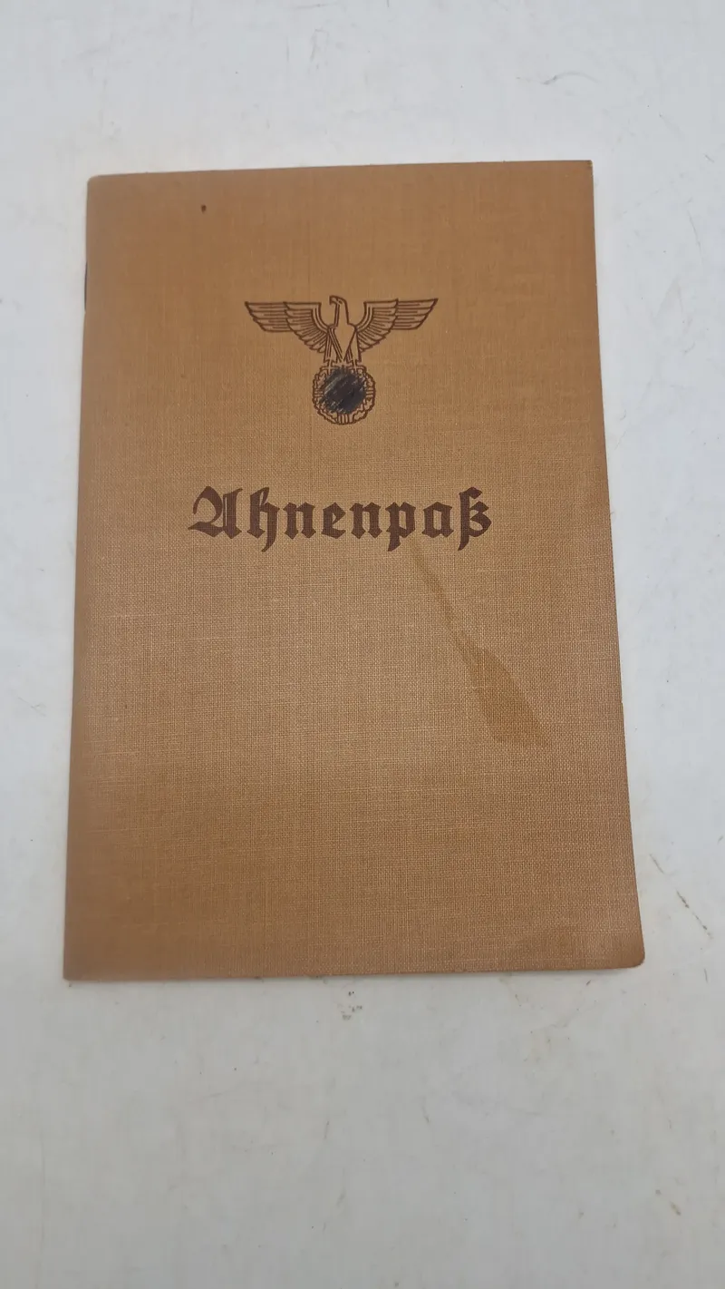 Tysk Ahnenpaß, ww2. Original