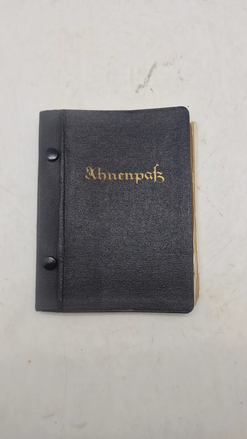 Tysk Ahnenpaß fra en Revierförster (distriktsskovfoged) i byen Nassau, ww2. Original