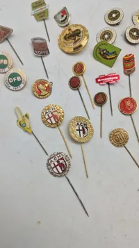 Samling pins og nåle