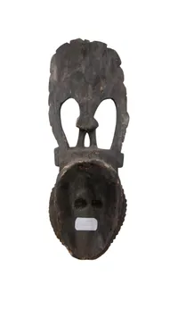 traditionel afrikansk maske fra Yaure-folket i Elfenbenskysten