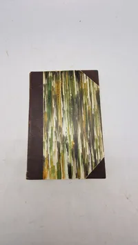 Bog fra dansk krigsfange med stump af tysk hagekors flag. Originalt