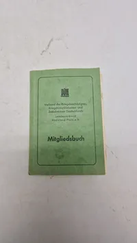 Tysk medlemsbog (Mitgliedsbuch) fra VdK (Verband der Kriegsbeschädigten, Kriegshinterbliebenen und Sozialrentner Deutschlands), specifikt fra delstatsforbundet i Rheinland-Pfalz