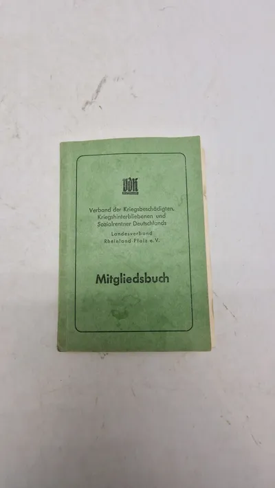 Tysk medlemsbog (Mitgliedsbuch) fra VdK (Verband der Kriegsbeschädigten, Kriegshinterbliebenen und Sozialrentner Deutschlands), specifikt fra delstatsforbundet i Rheinland-Pfalz