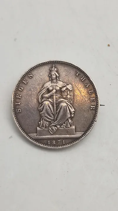 Preussisk 1 Taler "Siegestaler" (Sejrs-taler) fra 1871 af sølv lavet som broche. Original