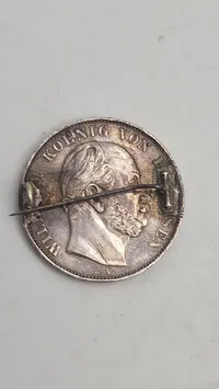 Preussisk 1 Taler "Siegestaler" (Sejrs-taler) fra 1871 af sølv lavet som broche. Original