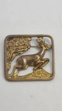 Art Deco brocher. Forgyldt sterlingsølv