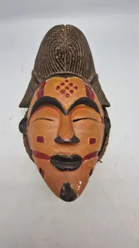 afrikansk maske, specifikt en traditionel Punu-maske fra Gabon