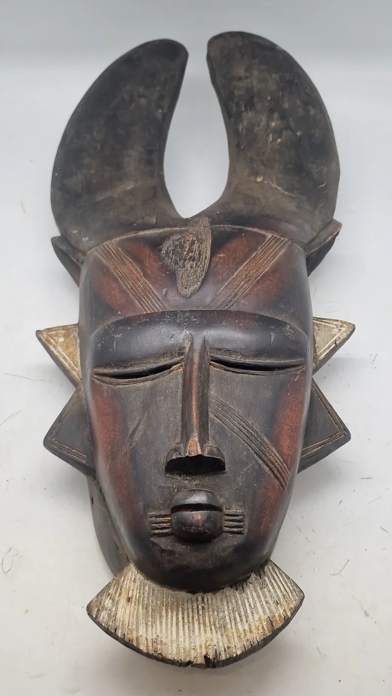 Afrikansk stamme maske fra Djimini- eller Ligbi-folket.