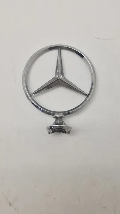 Mercedes-Benz logo