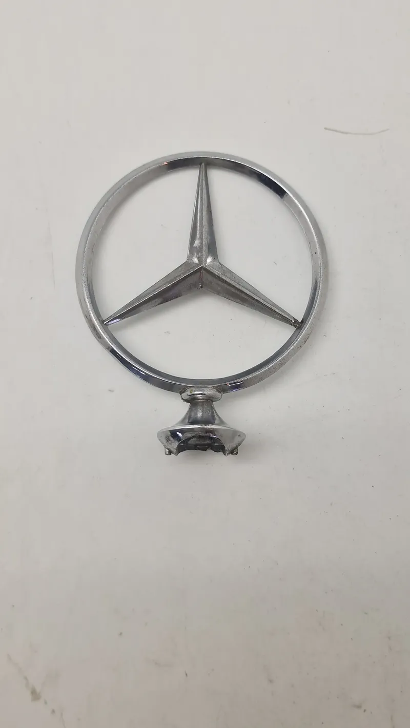 Mercedes-Benz logo
