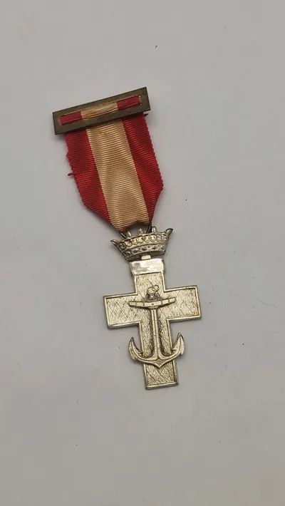 Spansk Croce al Merito Navale (Søfortjenstkors), specifikt en udgave med hvidt bånd, ww2. Original