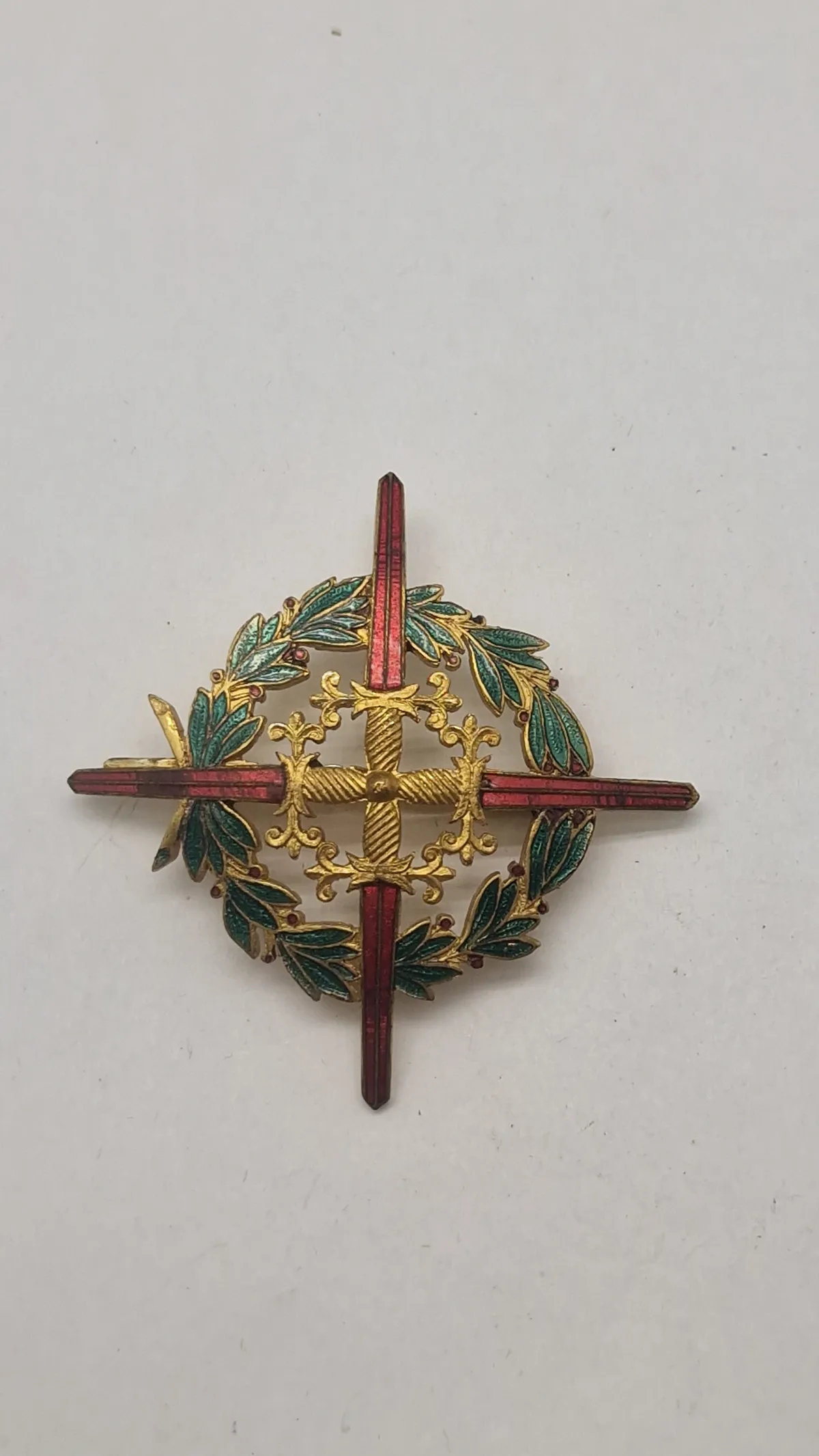 Spansk Laureate Cross of Saint Ferdinand (Cruz Laureada de San Fernando), som er Spaniens højeste militære dekoration for tapperhed. Original
