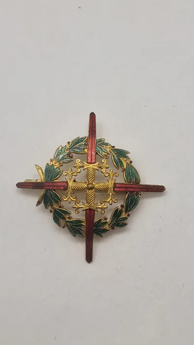 Spansk Laureate Cross of Saint Ferdinand (Cruz Laureada de San Fernando), som er Spaniens højeste militære dekoration for tapperhed. Original