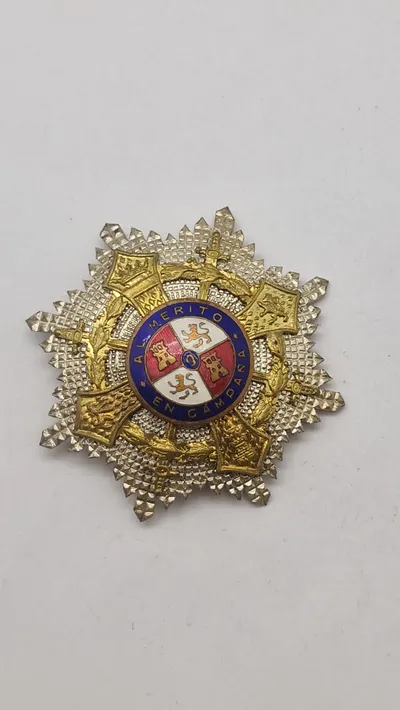 Spansk Cruz de Guerra (Krigskors), en højtstående militærorden etableret i 1938 for at anerkende tapperhed på slagmarken under den spanske borgerkrig. Original