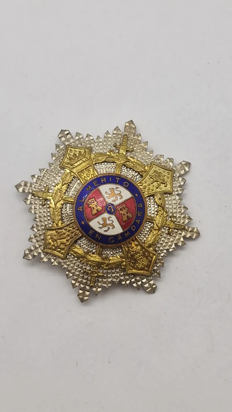 Spansk Cruz de Guerra (Krigskors), en højtstående militærorden etableret i 1938 for at anerkende tapperhed på slagmarken under den spanske borgerkrig. Original