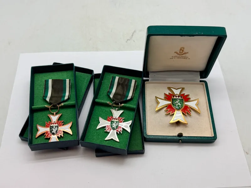 Samling brandmedaljer i æske, Østrig
