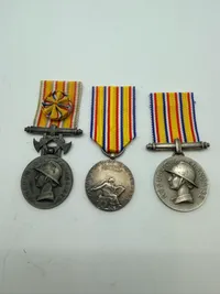 Samling franske brandmandsmedaljer af ære (Médaille d'honneur des sapeurs-pompiers). Originale