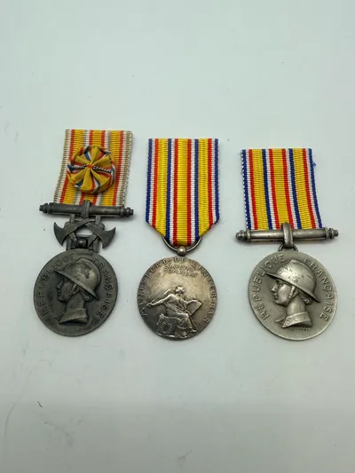 Samling franske brandmandsmedaljer af ære (Médaille d'honneur des sapeurs-pompiers). Originale