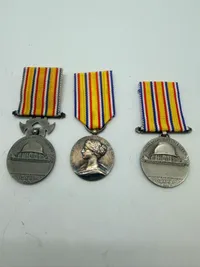 Samling franske brandmandsmedaljer af ære (Médaille d'honneur des sapeurs-pompiers). Originale