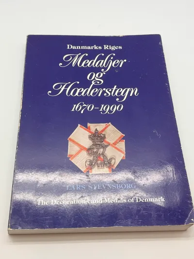 Danmarks Riges Medaljer og Hæderstegn 1670-1990" skrevet af Lars Stevnsborg